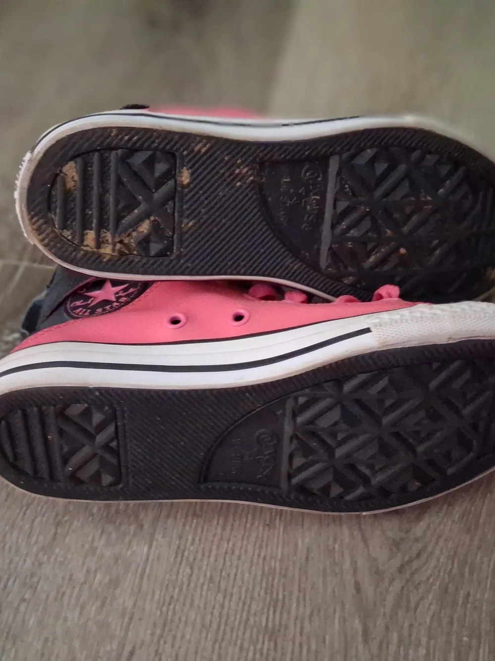Kids High-Top Convetse Lace-Up Sneakers in Pink